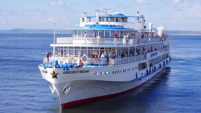 Как геймеру отдохнуть в речном круизе и не бросать игры