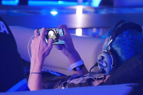 Мобильный киберспорт наступает: почему игры на смартфонах стремительно вытесняют классические дисциплины